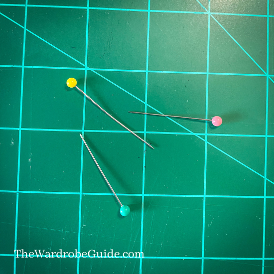 Basic hand sewing tools: Straight Pins